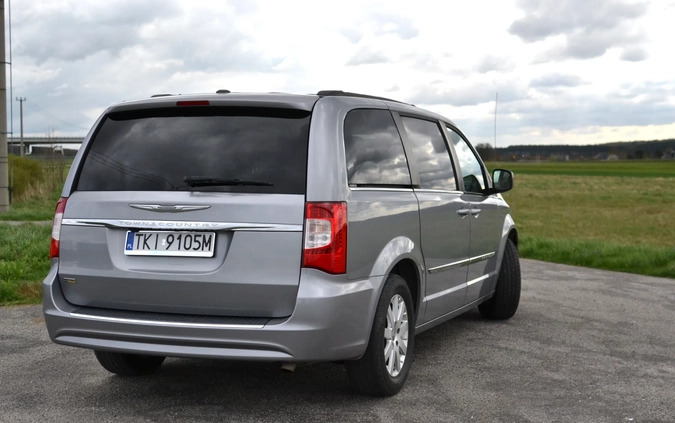 Chrysler Town &amp; Country cena 55500 przebieg: 238955, rok produkcji 2015 z Kielce małe 121